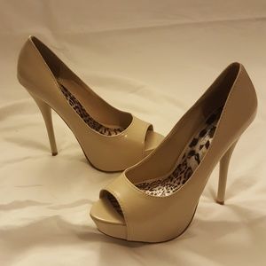 🆕️ Shi Mysta Nude Faux Patent Leather Peeptoe